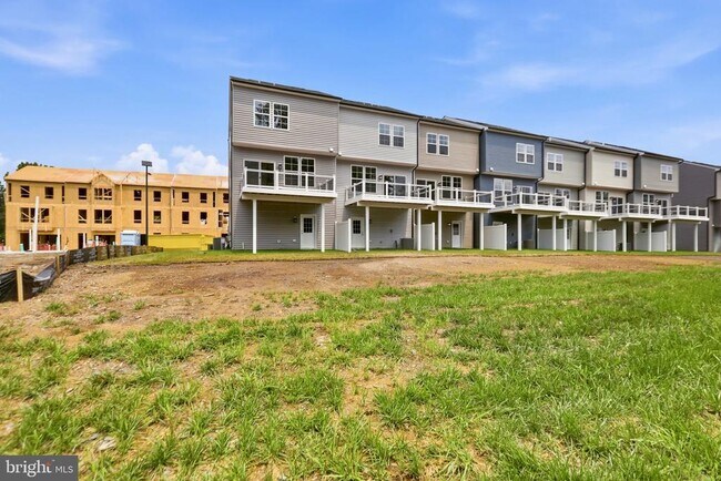 Building Photo - 241 Monteith Dr