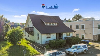 Building Photo - MOVE IN READY NOW! Desirable down town location. 2 bed, 1 bath. Includes water, sewer and garbage.