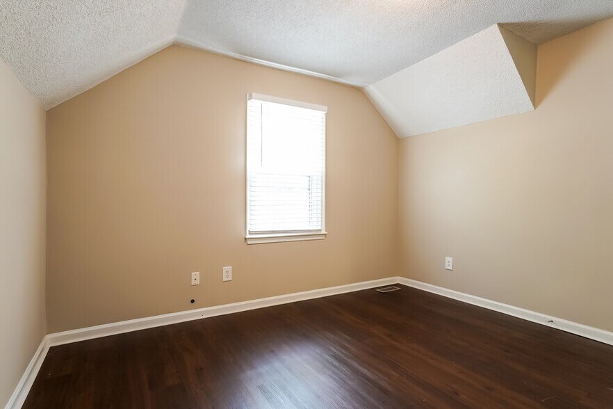 Building Photo - 2805 Fernhurst Ct