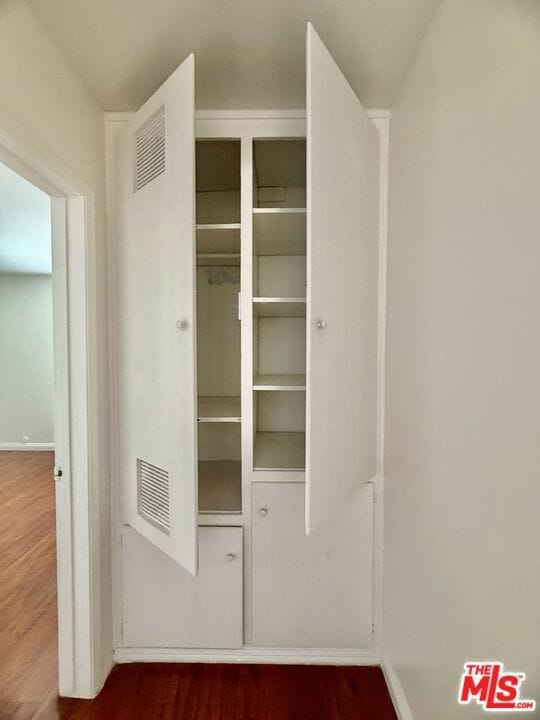 Building Photo - 2328 Pine St