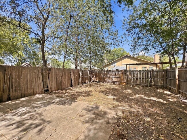 Building Photo - 1012 Fieldwood Dr