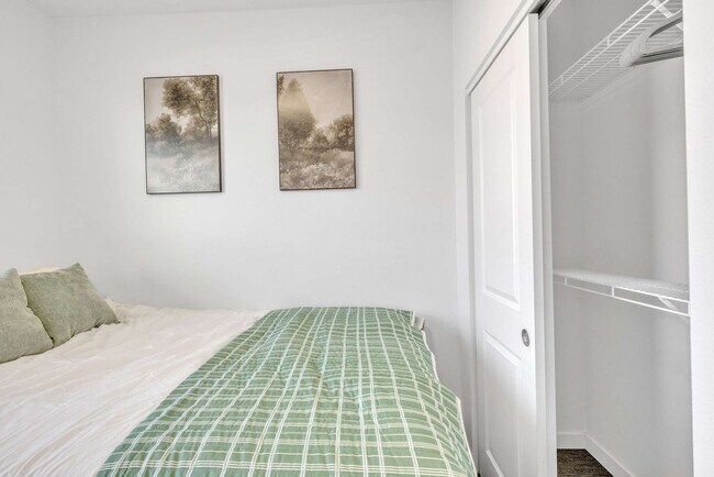 Building Photo - 305 E Front St