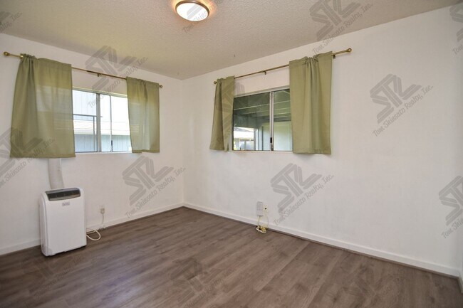 Building Photo - 3BR / 2Bath / 3Pkg - Home in Aiea!