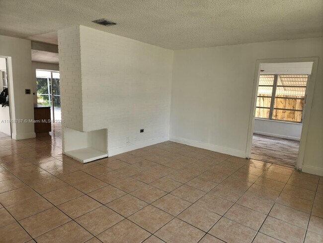 Building Photo - 7130 Granada Blvd