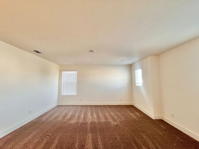 Building Photo - 1602 Dodder Dr