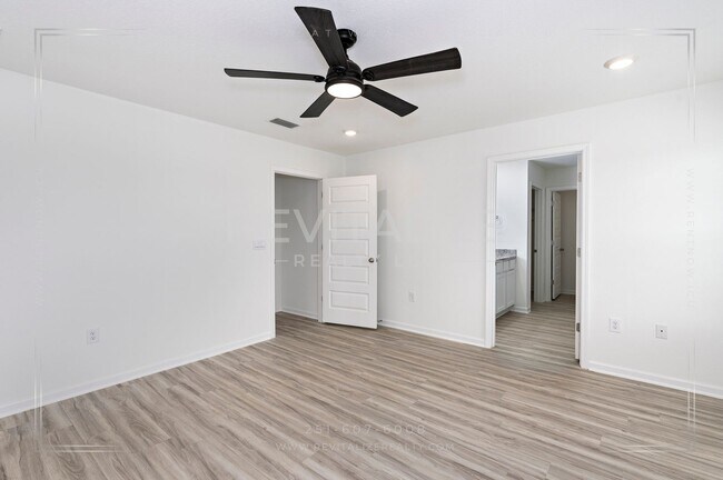 Building Photo - 1097 Hayward Lp