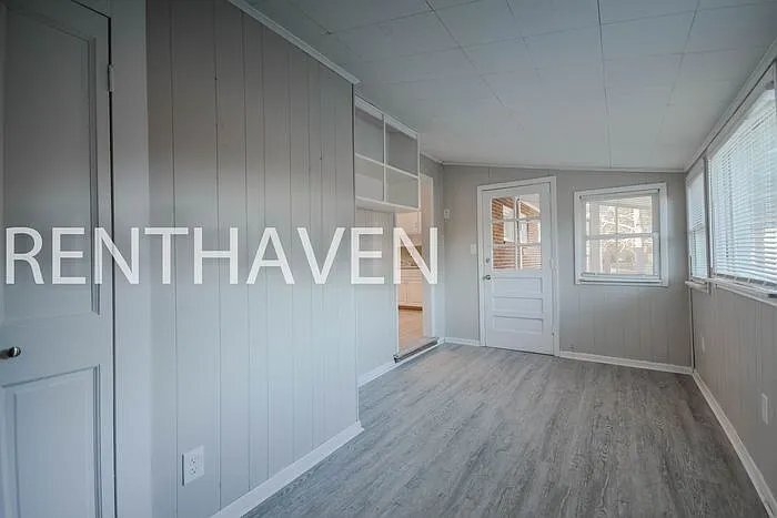 Building Photo - 2119 Porter Dr