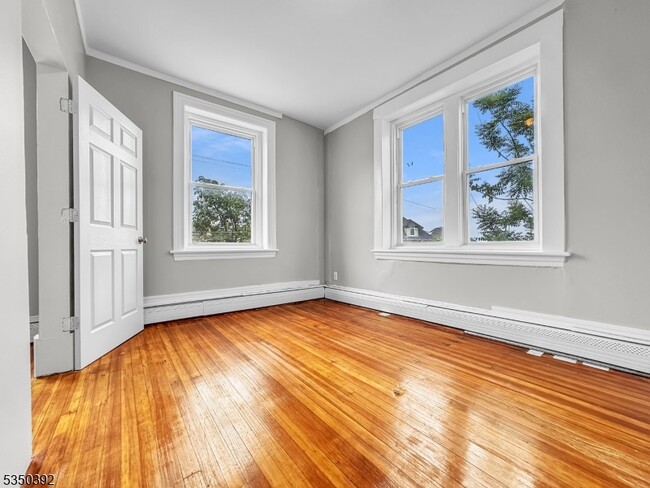 Building Photo - 154 Hudson St