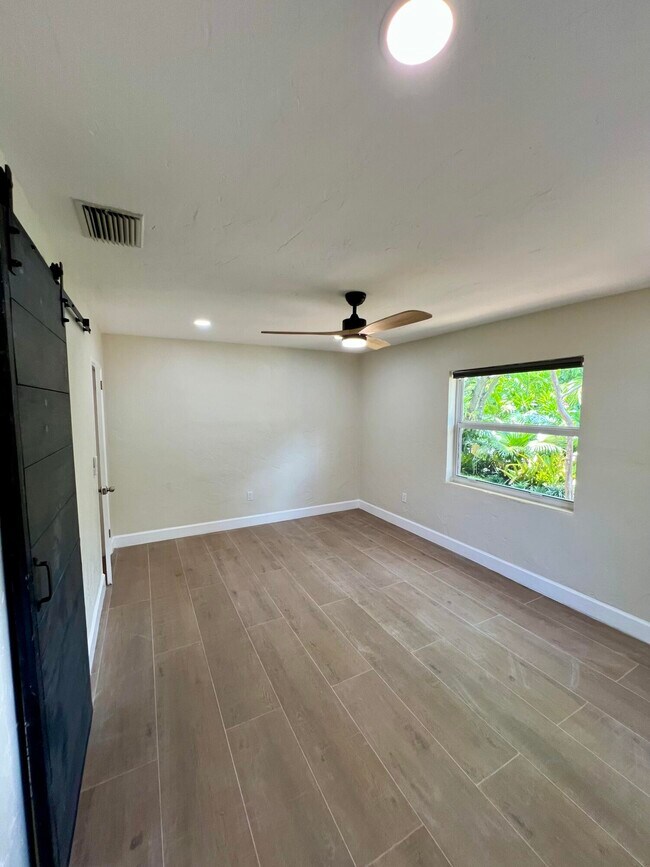 Building Photo - 3211 Floral Ave