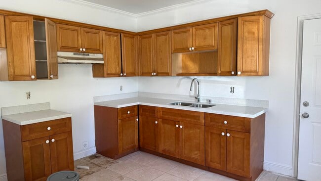 Building Photo - 2501 Oceanview Ave