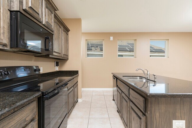 Building Photo - 1331 E Candor Dr