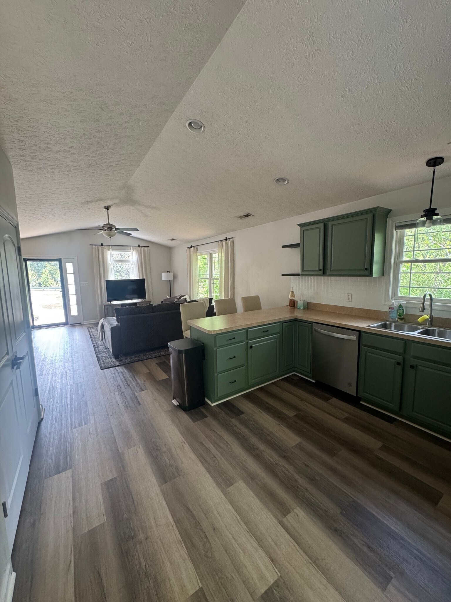 Building Photo - 4647 Ferncliff Dr