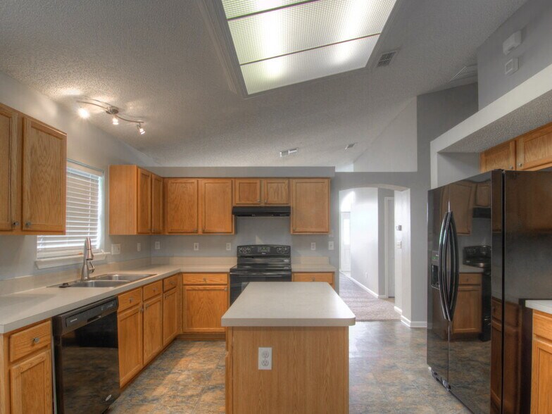 Building Photo - 12630 Richfield Blvd