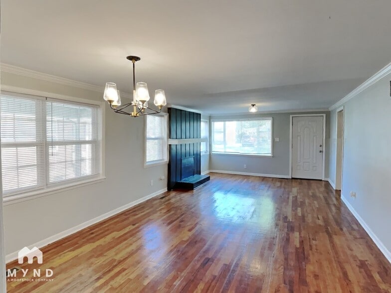 Building Photo - 616 Lewis Ave