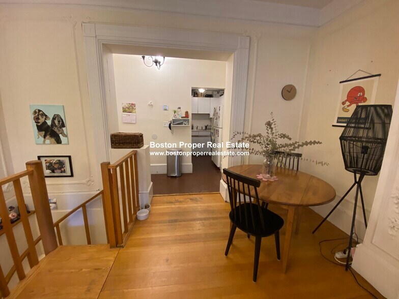 Building Photo - 477 Beacon St