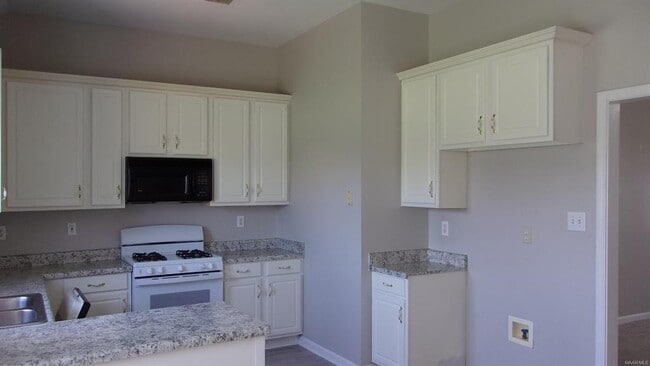 Building Photo - 826 Bluegrass Dr