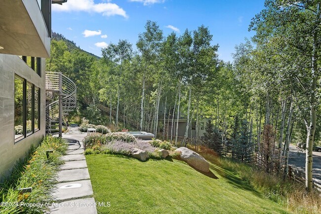 Building Photo - 552 Mountain Laurel Dr