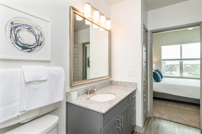 Building Photo - 92 West Paces Ferry Rd NW