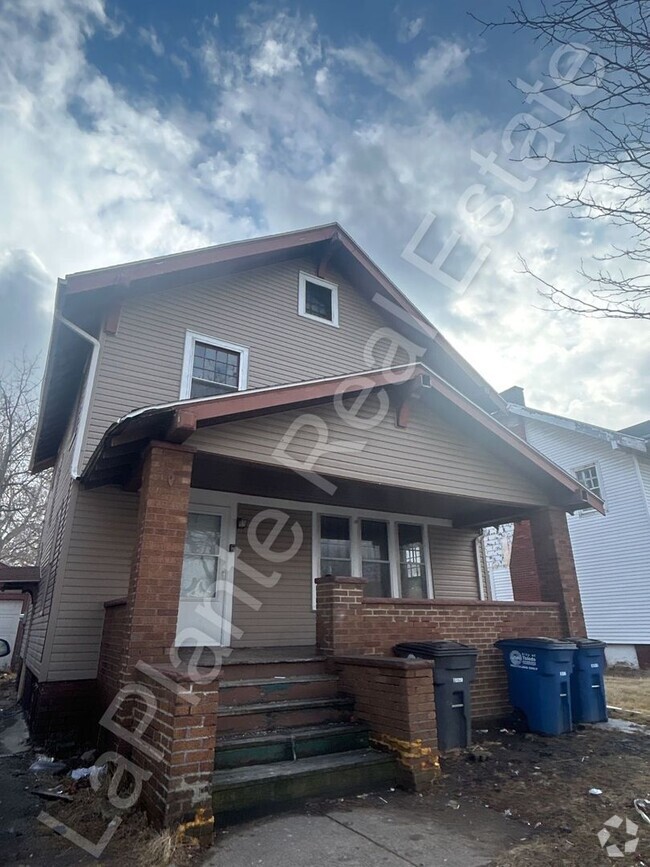 Building Photo - Spacious 3 Bedroom Home on Sylvania for Rent