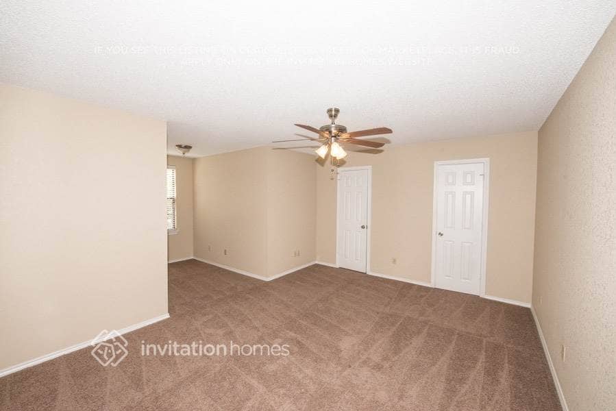 Building Photo - 3801 Devonaire Dr