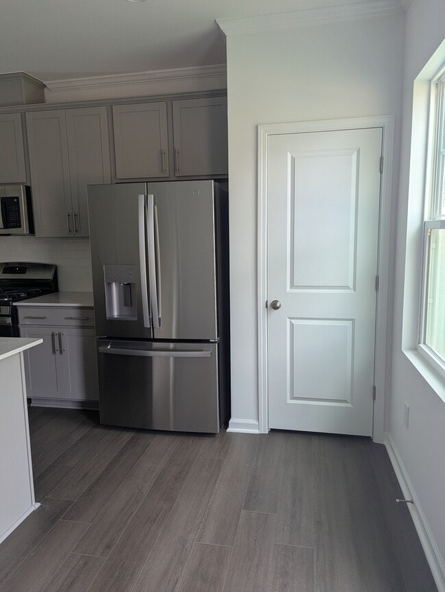 Building Photo - 677 Mirkwood Ave