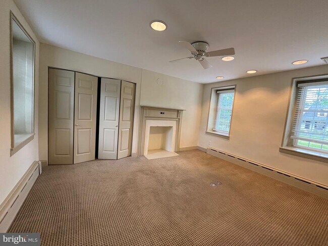 Building Photo - 1056 W Germantown Pike