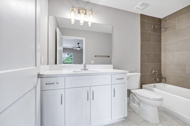 Building Photo - 37 SE 15th Terrace