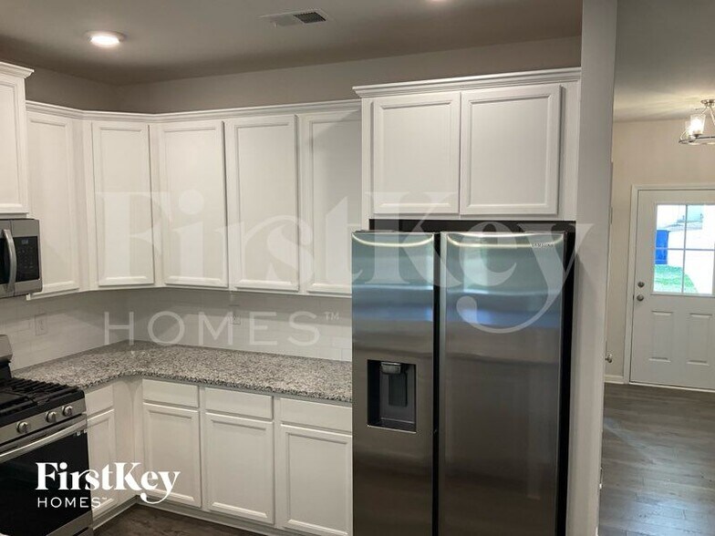 Building Photo - 1204 Mission Hill Ln