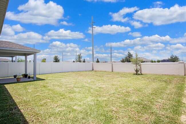 Building Photo - 3 Bedroom 2 Bathroom Single-Family Home No...