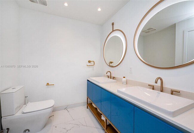 Building Photo - 2678 Tigertail Ave