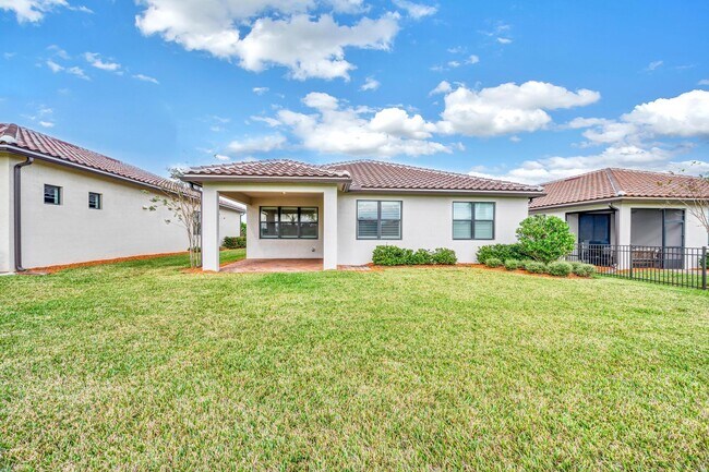 Building Photo - 680 SE Villandry Way