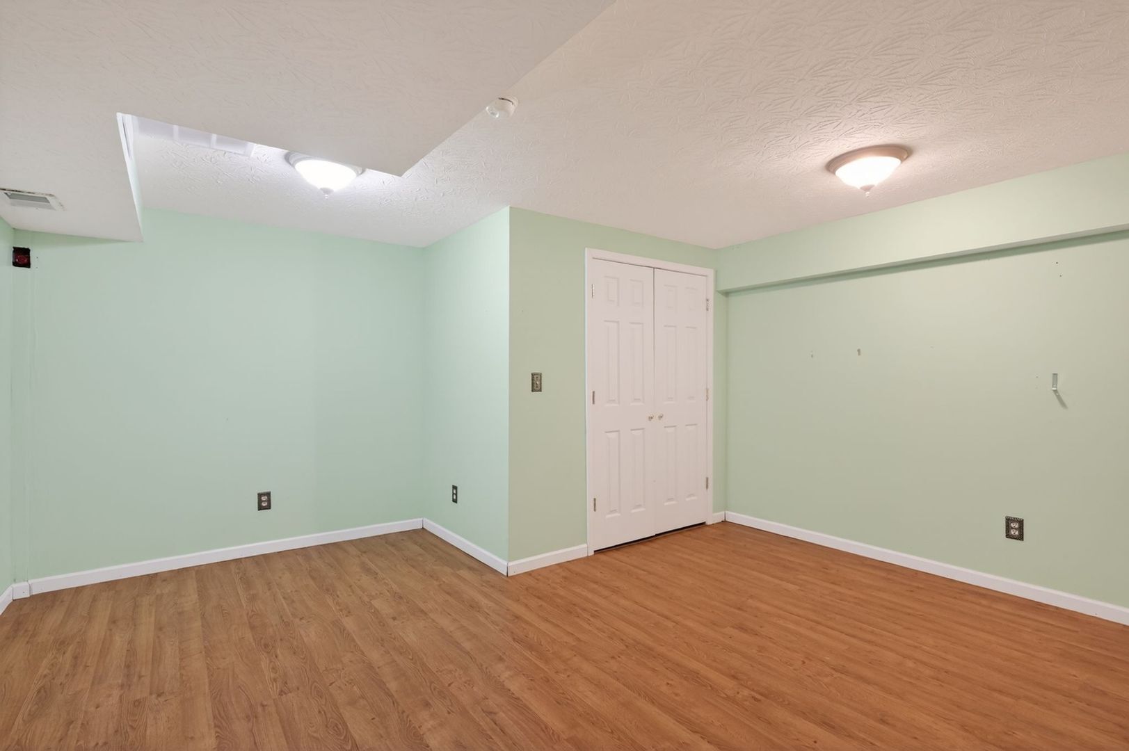 Building Photo - 373 Redwing Rd