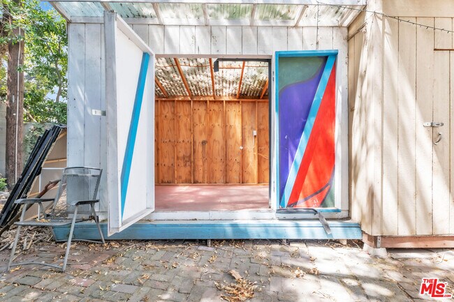 Building Photo - 419 N Van Ness Ave