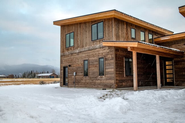 Building Photo - 3402 Alta Vista Dr