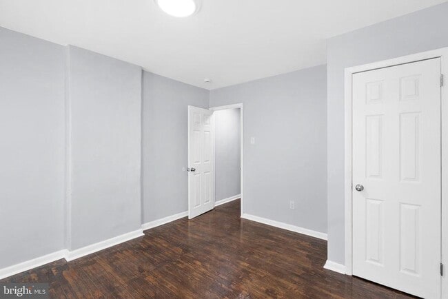 Building Photo - 707 Royden St