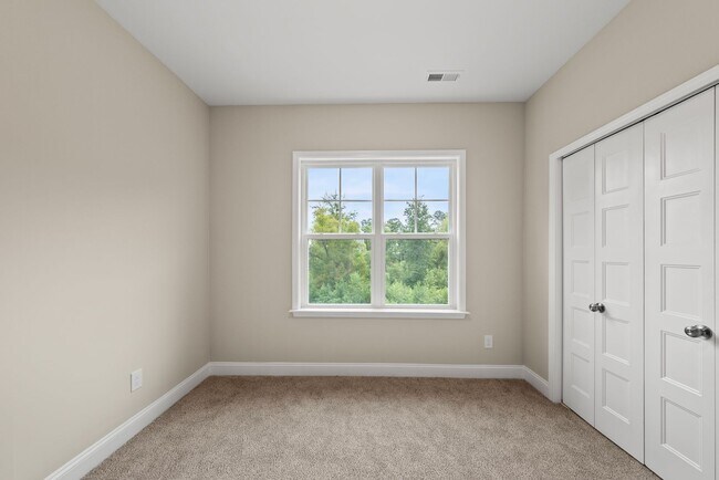 Building Photo - 7994 Humie Olive Rd
