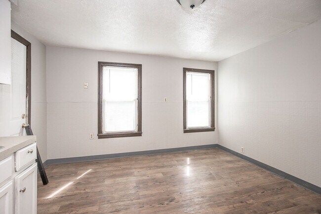 Building Photo - 9005 Union