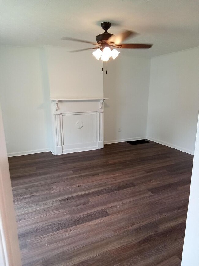 Building Photo - Renovated 2BR, 1 BA SFH