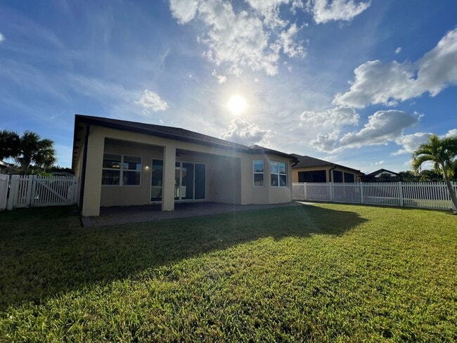 Building Photo - Luxury Living in a Gated Community – Modern 2-Bed Home with Premium Amenities!