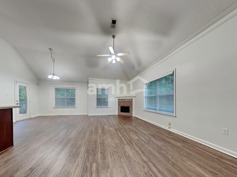 Building Photo - 6145 Sandbourne E