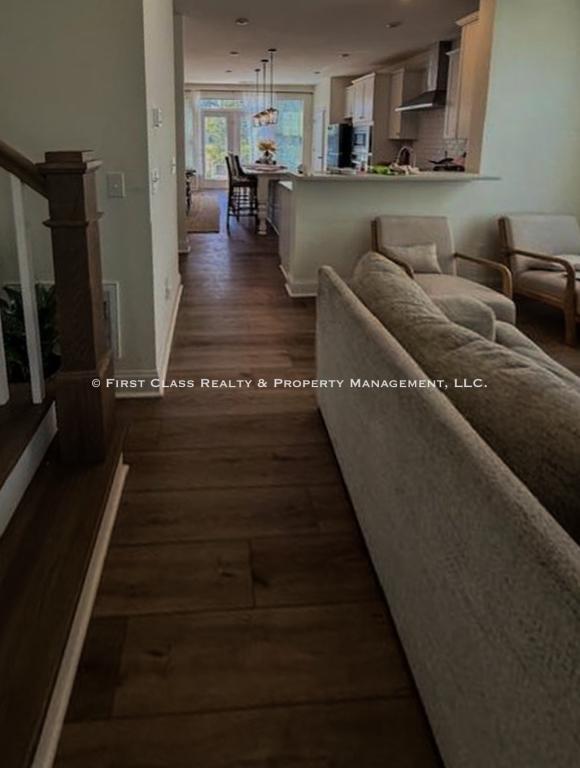 Building Photo - 338 Simeon Dr