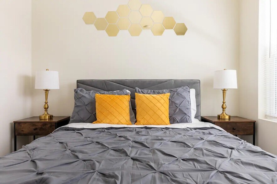 Building Photo - 927 E Mason Ln