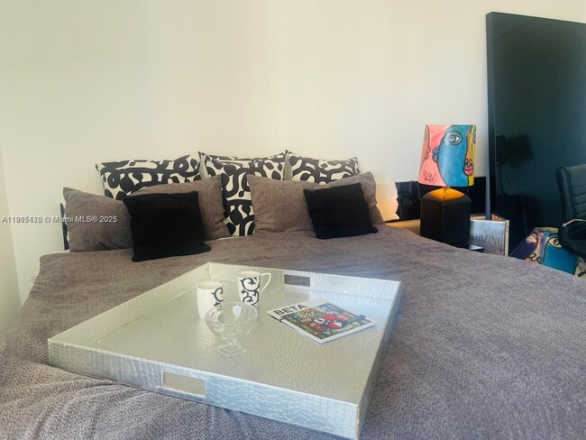 Building Photo - 20301 W Country Club Dr