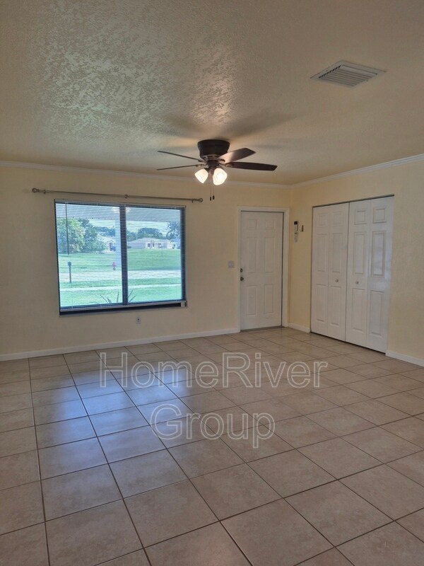 Building Photo - 143 SW Tulip Blvd