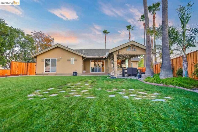 Building Photo - 5545 Drakes Ct