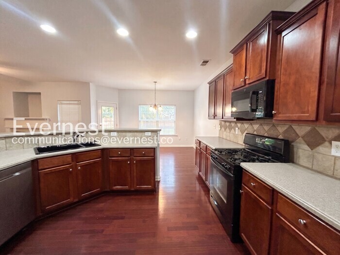 Building Photo - 200 Suttles Dr SW