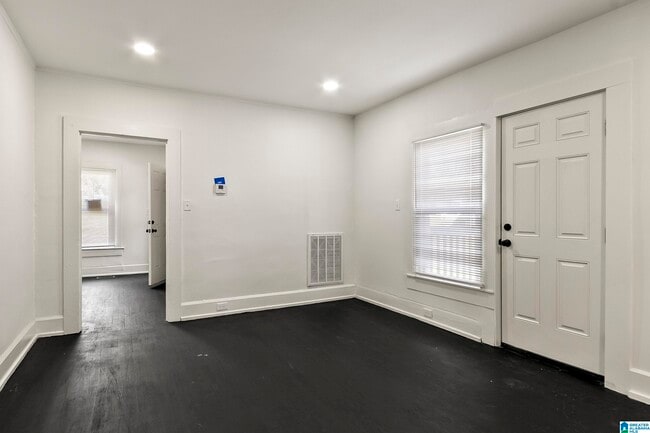 Building Photo - 1101 7th Ave W