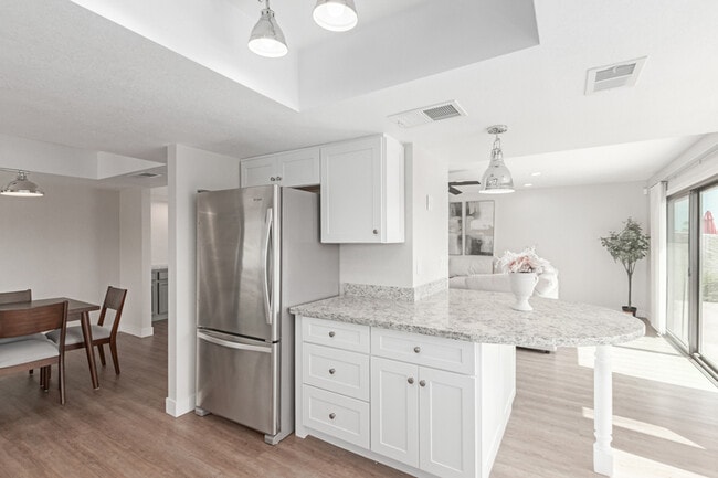 Building Photo - 8175 E Del Cuarzo Dr