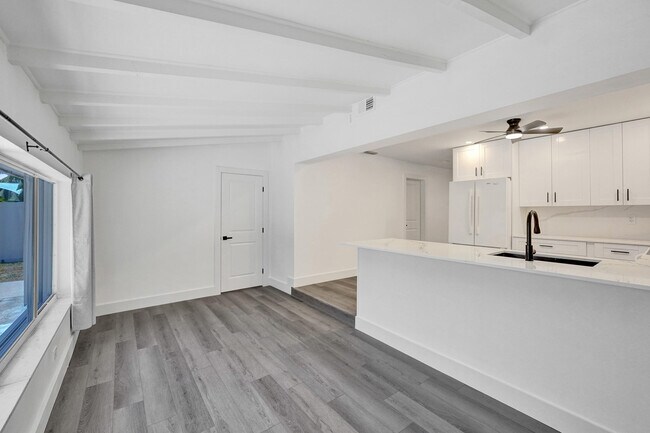 Building Photo - 1738 NE 52nd St