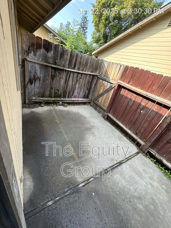 Building Photo - 2038 E Vassar Ave
